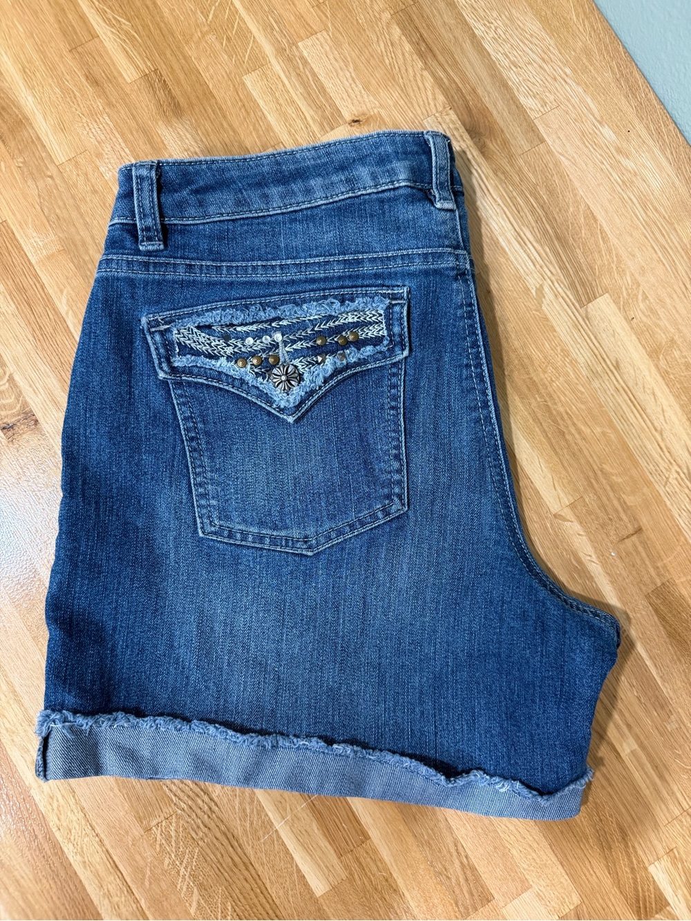 Apt. 9 Embroidered Back Pocket Blue Denim Shorts